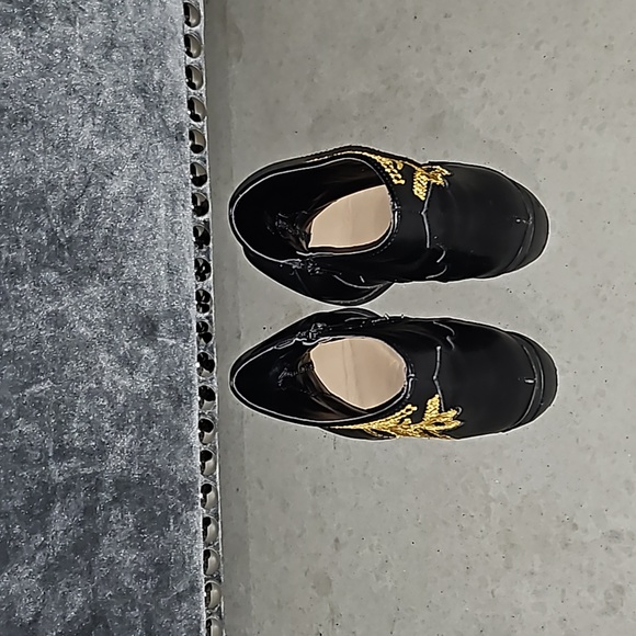 Black Pointed Toe Ankle Booties with lovely Western Embroidery - Picture 3 of 6